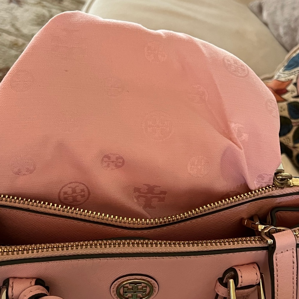 Tory Burch Robinson double zip bag - Picture 6 of 16